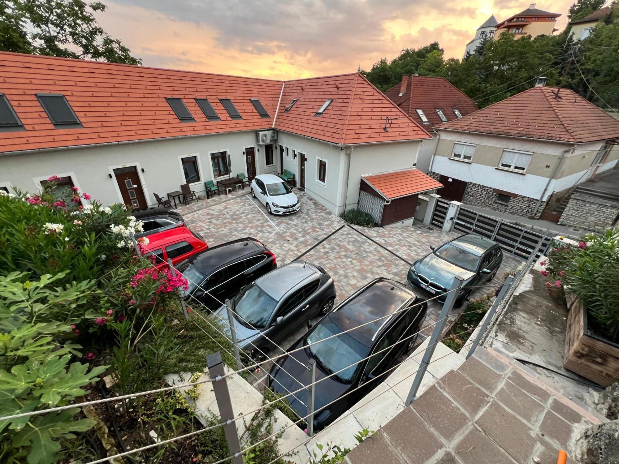 Monbuhim Twin Apartment Veszprem Ngoại thất bức ảnh